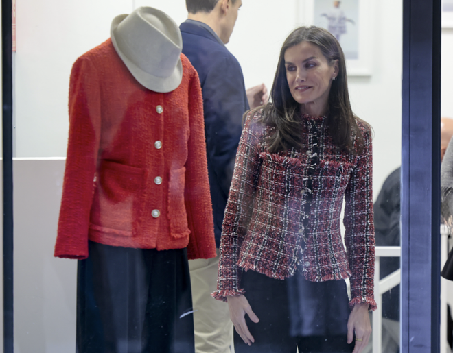 La reina Letizia inspira a las mujeres 50 con el look de oficina más