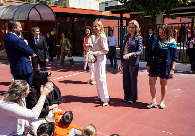 La Inesperada Salida Conjunta De Las Infantas Cristina Y Elena Al