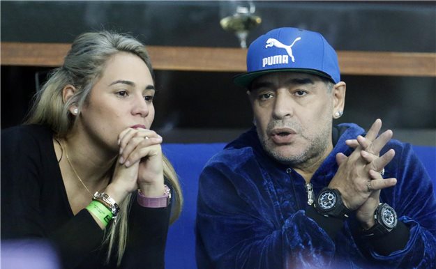 Maradona la lía en su polémica visita a Madrid