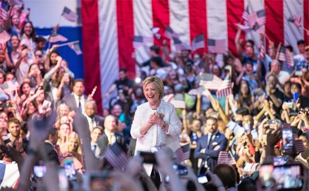 Los famosos celebran la nominación de Hillary Clinton