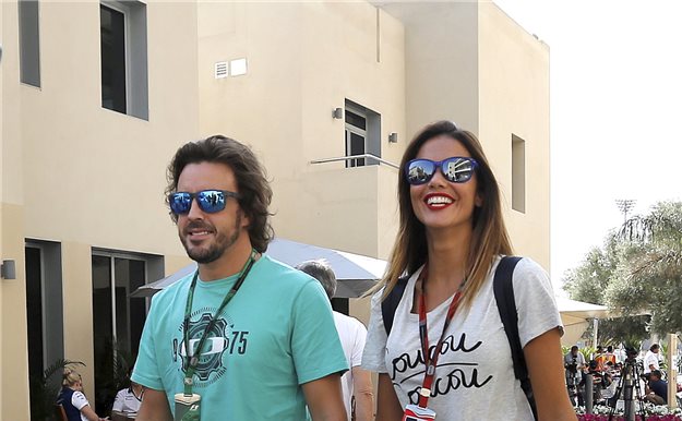 Lara Álvarez ya está junto a Fernando Alonso en Abu Dhabi