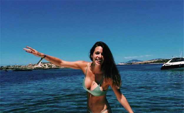 Laura Matamoros supera su ruptura en Ibiza