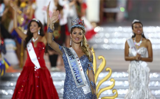 Mireia Lalaguna, la primera española en coronarse Miss Mundo