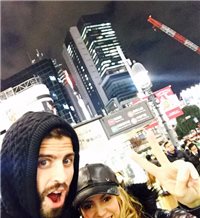 Shakira y Gerard Piqué aprovechan sus noches en Tokio