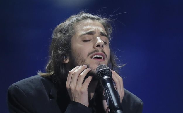 El ganador de Eurovision deja la música a la espera de un transplante de corazón