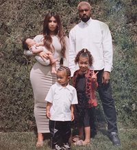 La primera foto de la Kim Kardashian y su familia numerosa