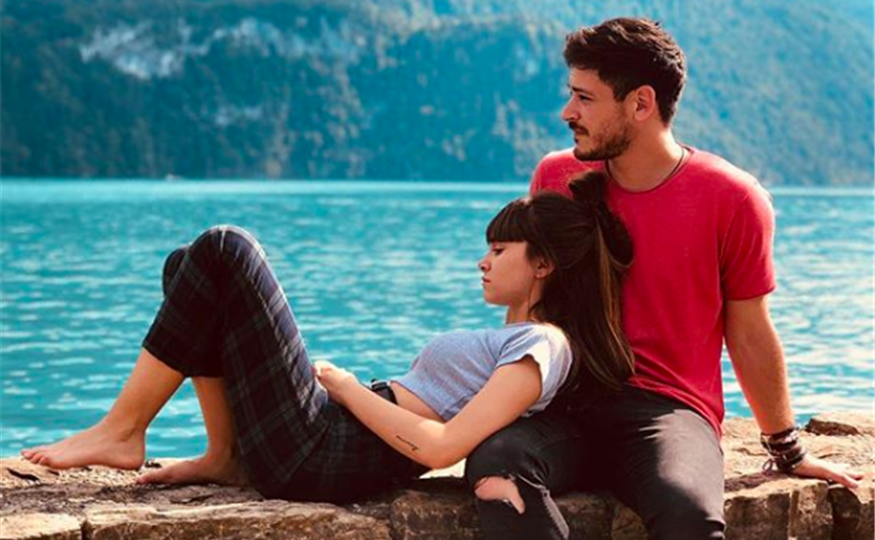 Aitana y Cepeda Suiza