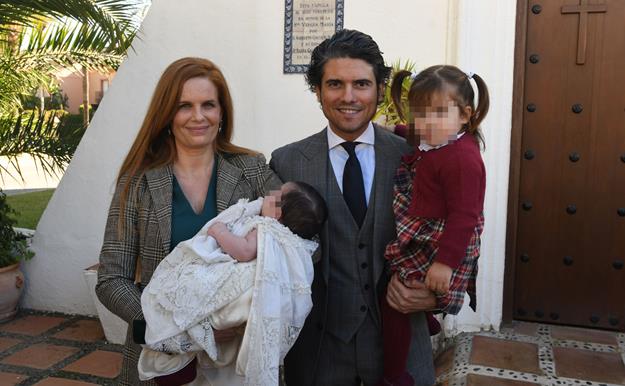 Olivia de Borbón y Julián Porras bautizan a su hijo 