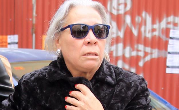 Carmen Gahona pasa su última noche llorando junto a las cenizas de Chiquetete