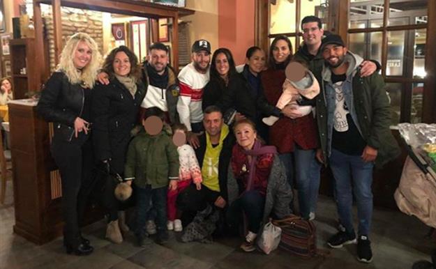 GH Dúo: Kiko Rivera reúne a Isa Pantoja y su madre con toda su familia para despedirse 