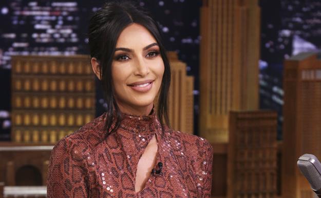 Kim Kardashian enseña las consecuencias de la psoriasis en su piel