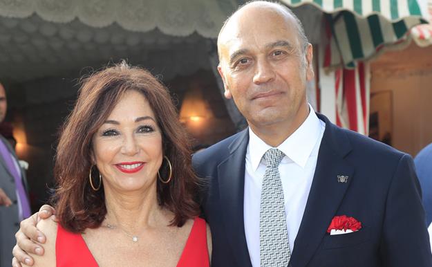 Ana Rosa Quintana y su marido, Juan Muñoz, tampoco se pierden la Feria de Abril