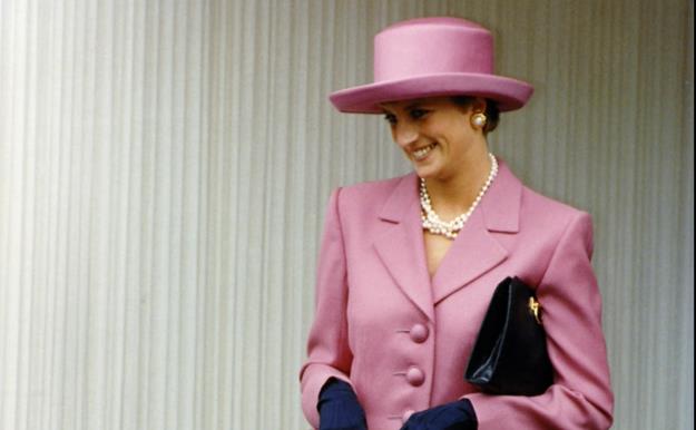 Tres vestidos de Diana de Gales son subastados por trescientos mil dólares
