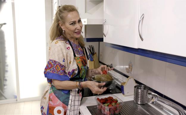‘Ven a cenar conmigo. Gourmet Edition’: Rosa Benito abre las puertas de su casa en Madrid 