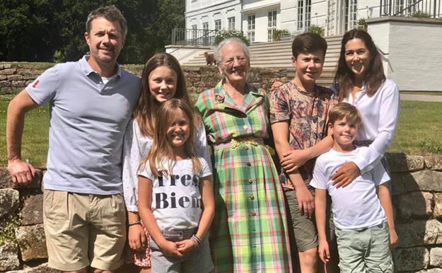 Margarita de Dinamarca protagoniza el encuentro más tierno con sus nietos