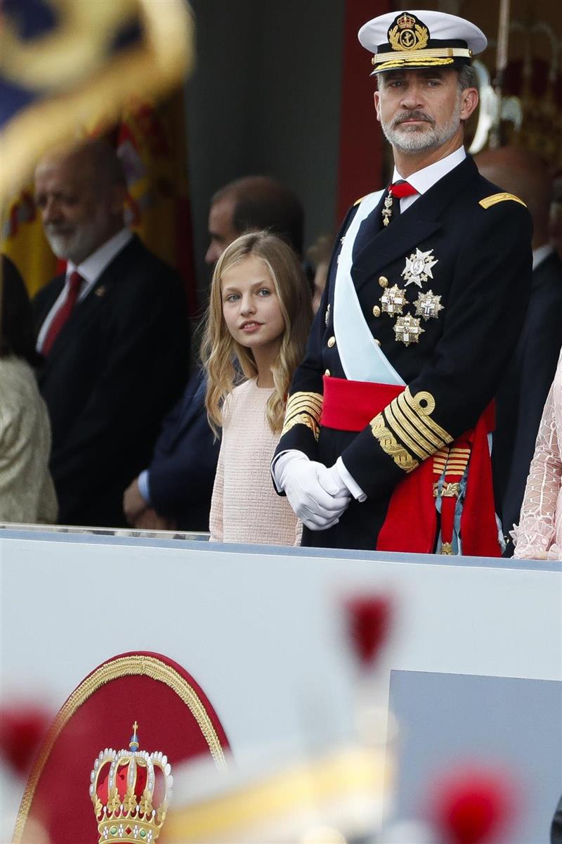 El rey Felipe pidió saludar al paracaidista