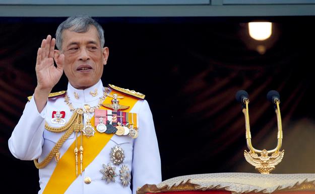 El rey de Tailandia reniega de su concubina real por sus graves deslealtades