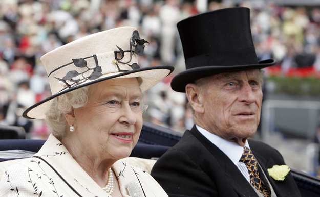 La reina Isabel II y el duque de Edimburgo celebran 72 años de casados