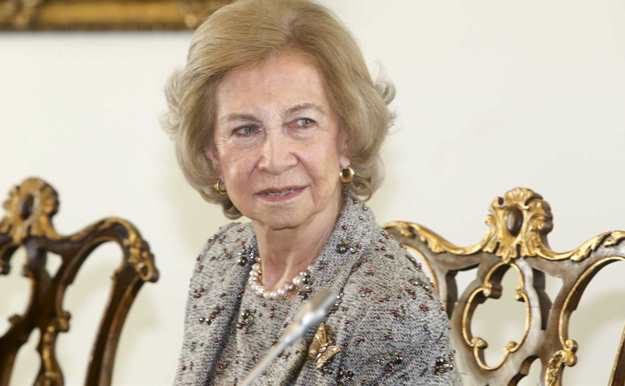 La reina Sofía derrocha elegancia en Lisboa con su broche favorito