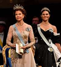 Gran duelo de estilo entre las princesas de Suecia en la gala de los Premios Nobel 2019