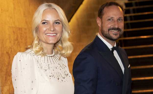 Mette-Marit y Haakon, muy cómplices en la velada por el Premio Nobel de la Paz celebrada en Oslo