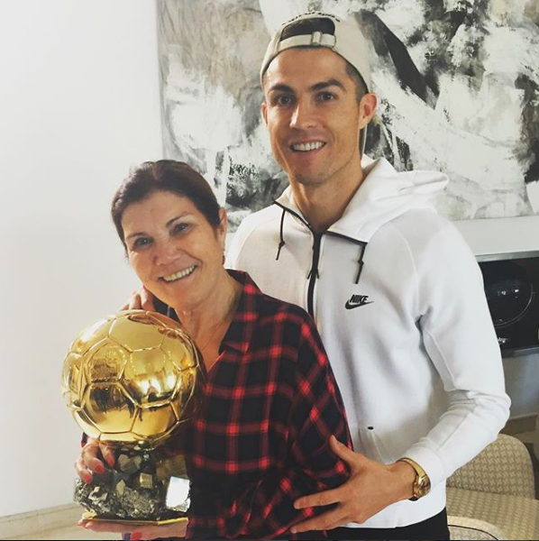 Cristiano Ronaldo le abre un restaurante a su madre