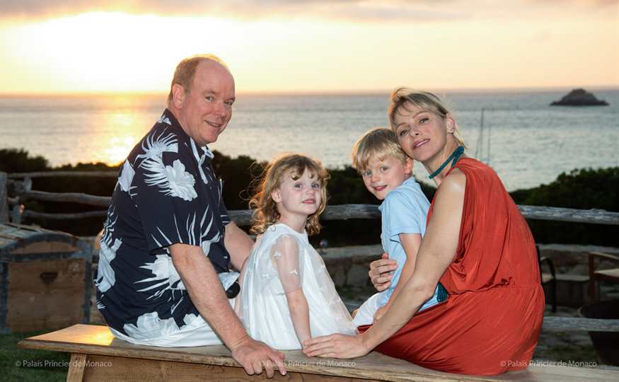 Alberto, Charlene, Jacques y Gabriella de Mónaco