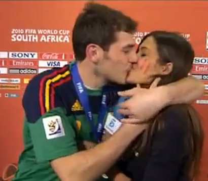 Iker Casillas habla de la reacción de sus hijos ante su mítico beso con Sara Carbonero