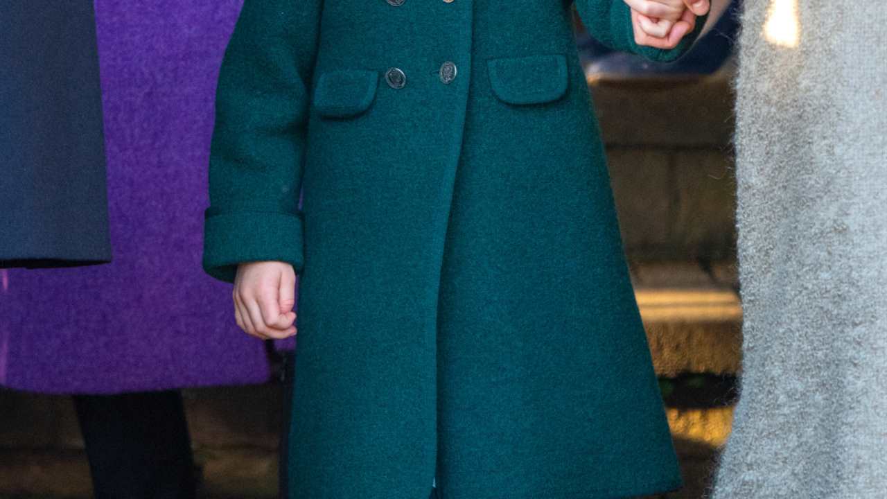 Charlotte eclipsa a Kate Middleton con un abrigo de marca española