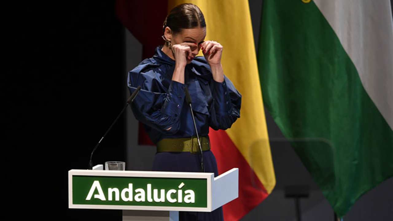 Eva González rompe a llorar en la conmemoración del Día de Andalucía