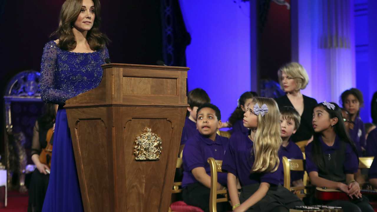 Kate Middleton, en solitario, recupera todo el protagonismo con su celebrado vestido ‘bollywood’