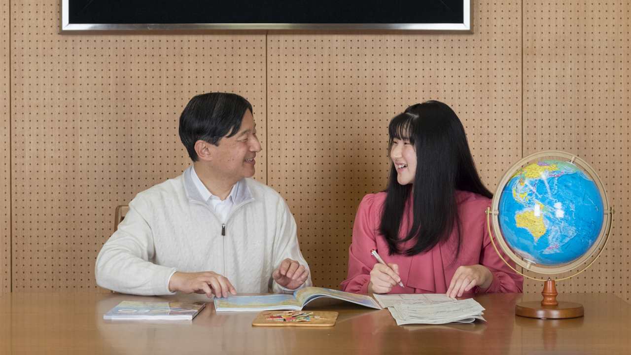 Aiko de Japón irá a la universidad siguiendo la estela de su padre