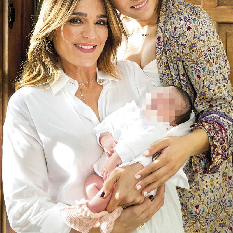 Raquel Bollo y Alma Cortés con su hija Jimena