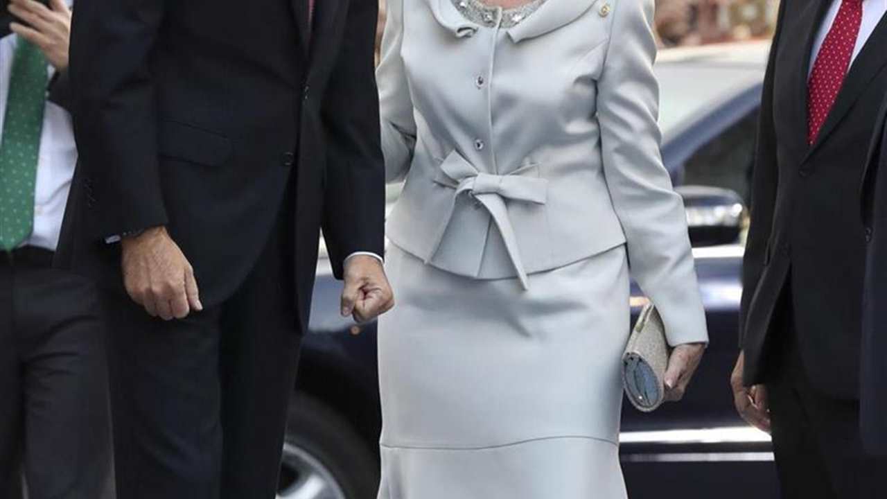 La reina Sofía se enfrenta a un gran dilema: ¿apoyar a su marido o a su hijo?