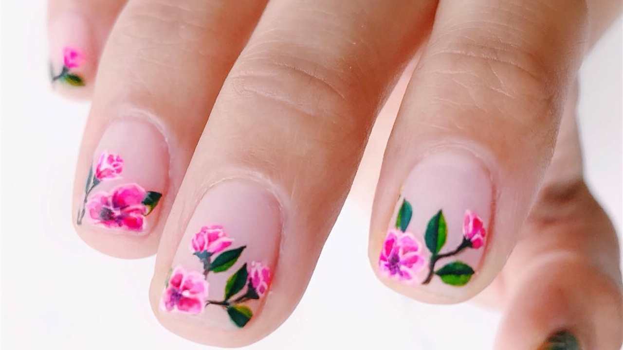 5 diseños de uñas rosas para empezar a teñir tu manicura en clave primaveral