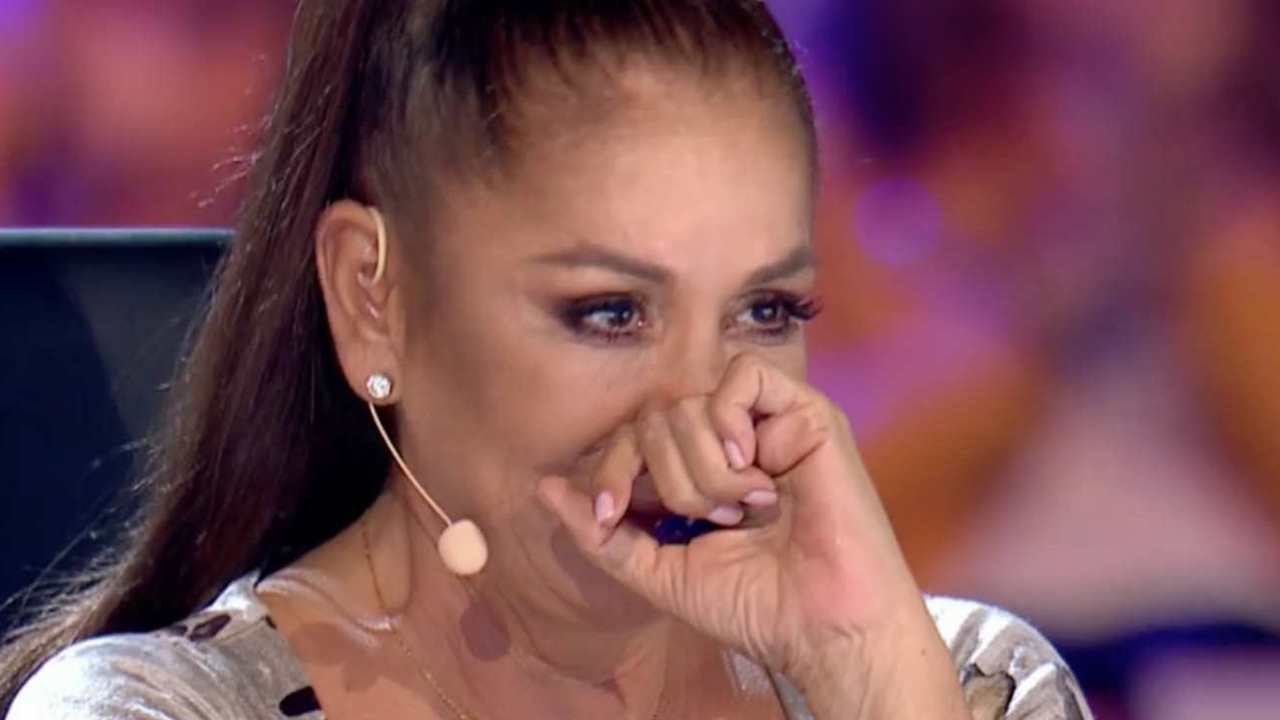 'Sábado Deluxe: Isabel Pantoja, llorando, le hace una petición desesperada a su hijo Kiko Rivera en directo