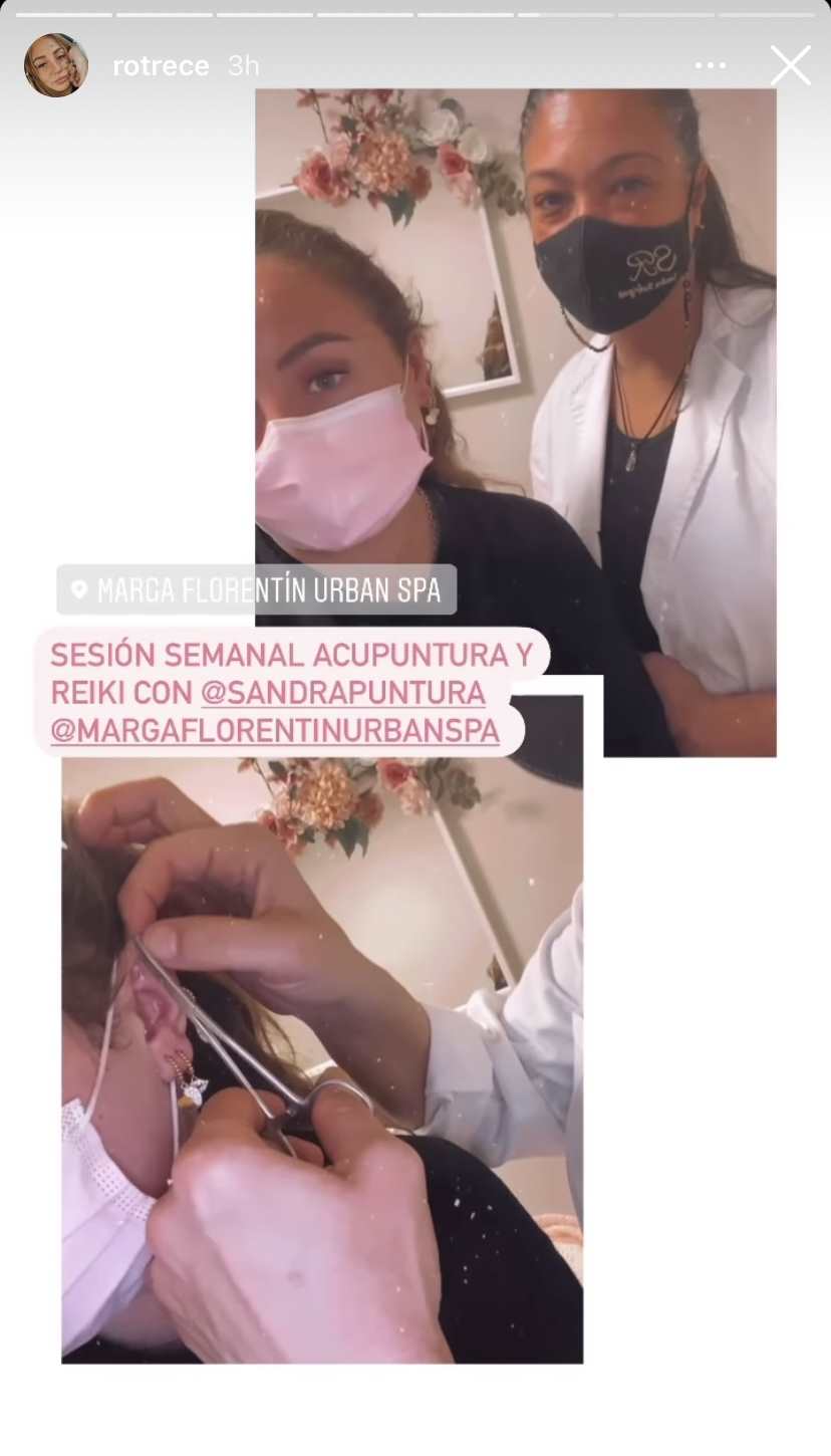 Rocío Flores haciéndose un tratamiento de reiki y acupuntura
