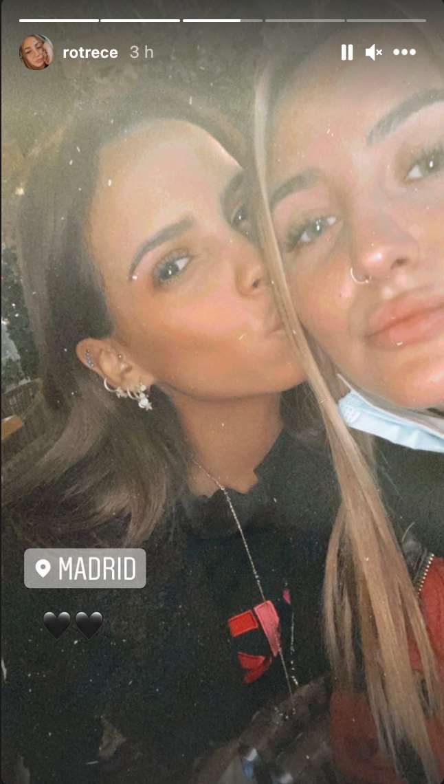 Rocío Flores y Gloria Camila