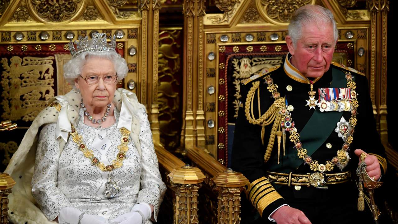 Isabel II no tiene ninguna intención de abdicar para que reine el príncipe Carlos