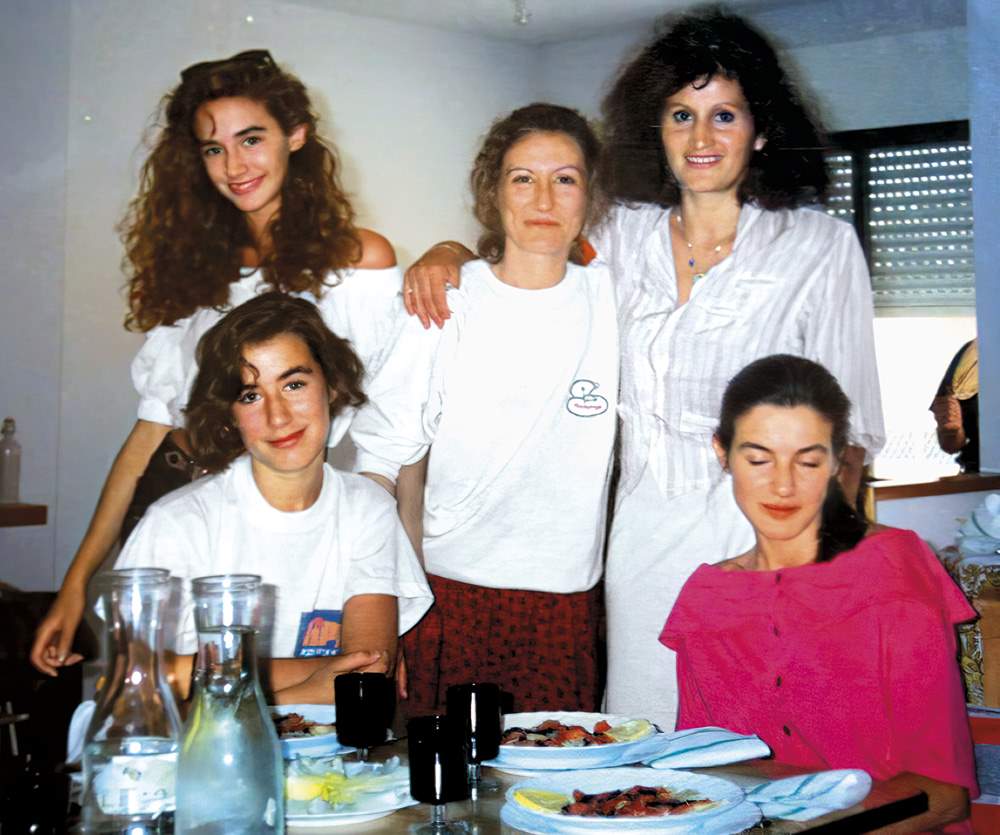 La reina Letizia adolescente con sus hermanas y su madre