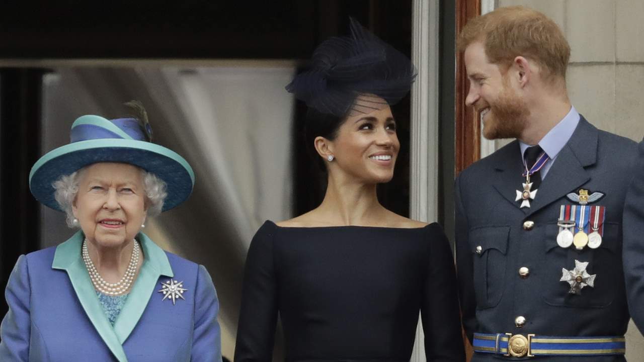 Meghan Markle y el príncipe Harry lanzan un dardo a Isabel II antes de su entrevista