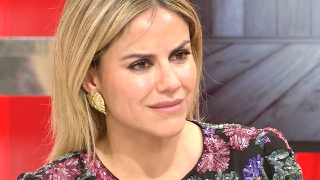 Mónica Hoyos, cansada, da un ultimátum a su novio en 'Sálvame': "Yo no puedo seguir contigo"