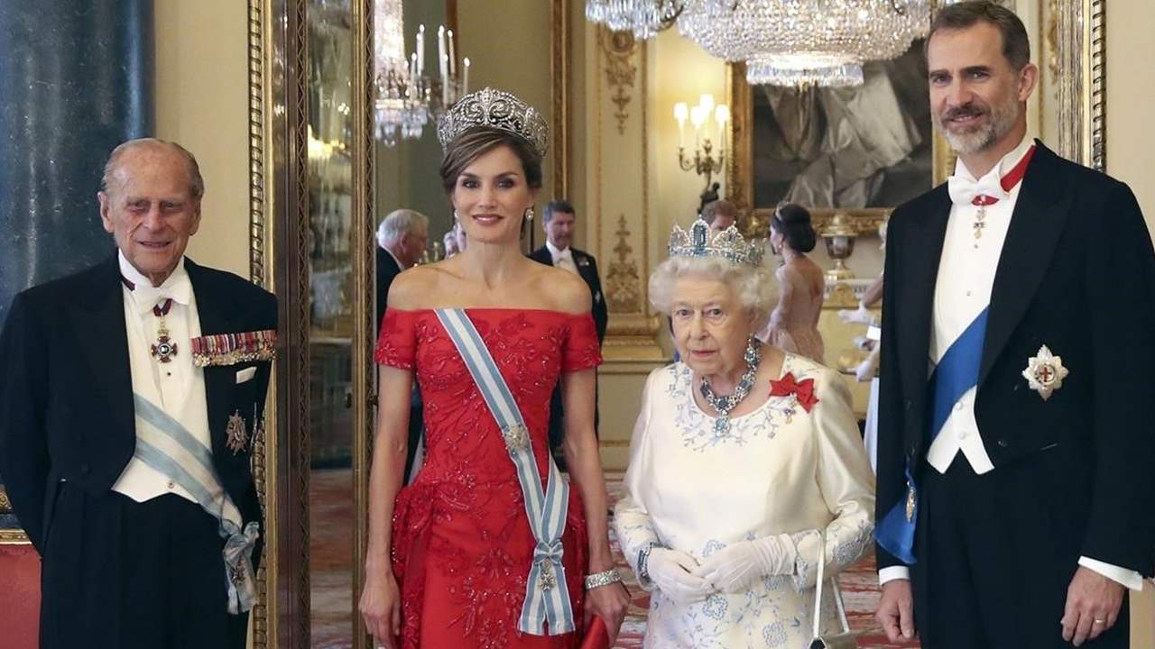 Felipe y Letizia envían sus condolencias a la reina Isabel II tras la muerte del duque de Edimburgo