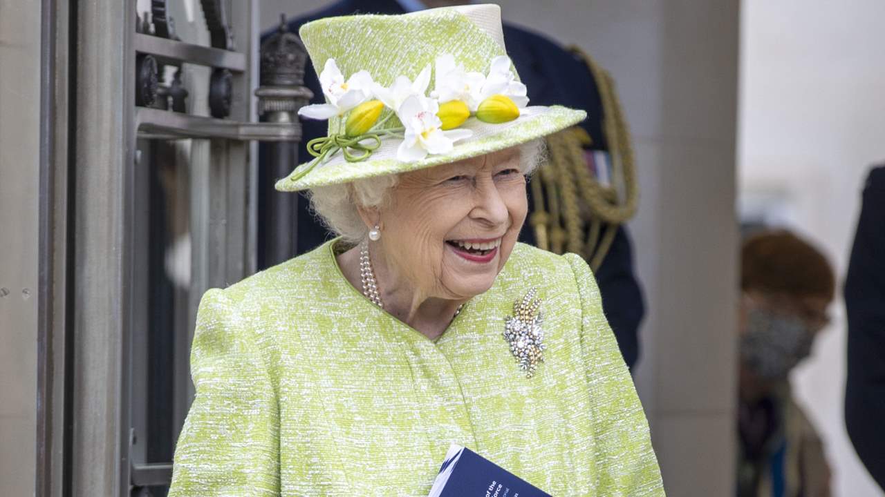 Isabel II vuelve al trabajo tras el funeral con un bonito gesto de homenaje al duque de Edimburgo