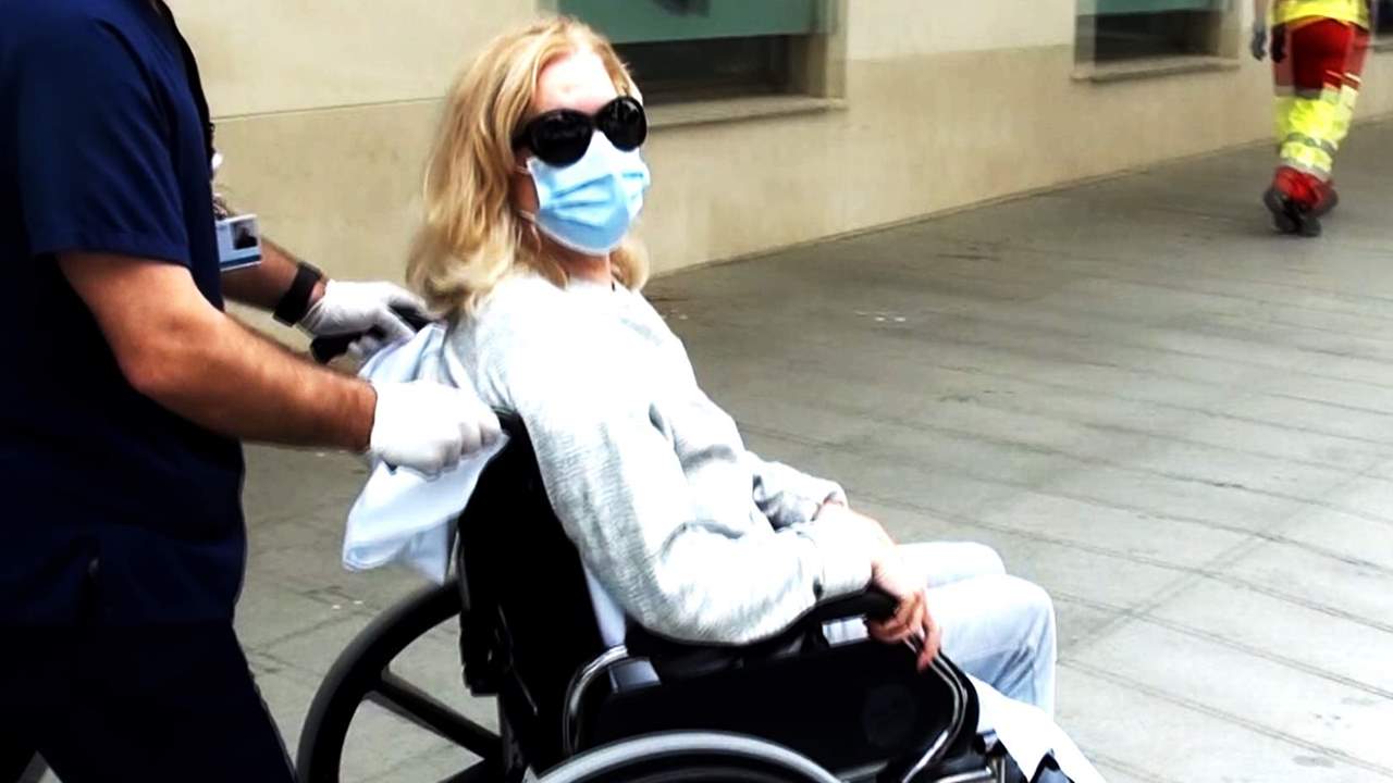 VÍDEO Bárbara Rey reaparece, muy débil, tras superar el coronavirus: "Estoy bien pero agotada"