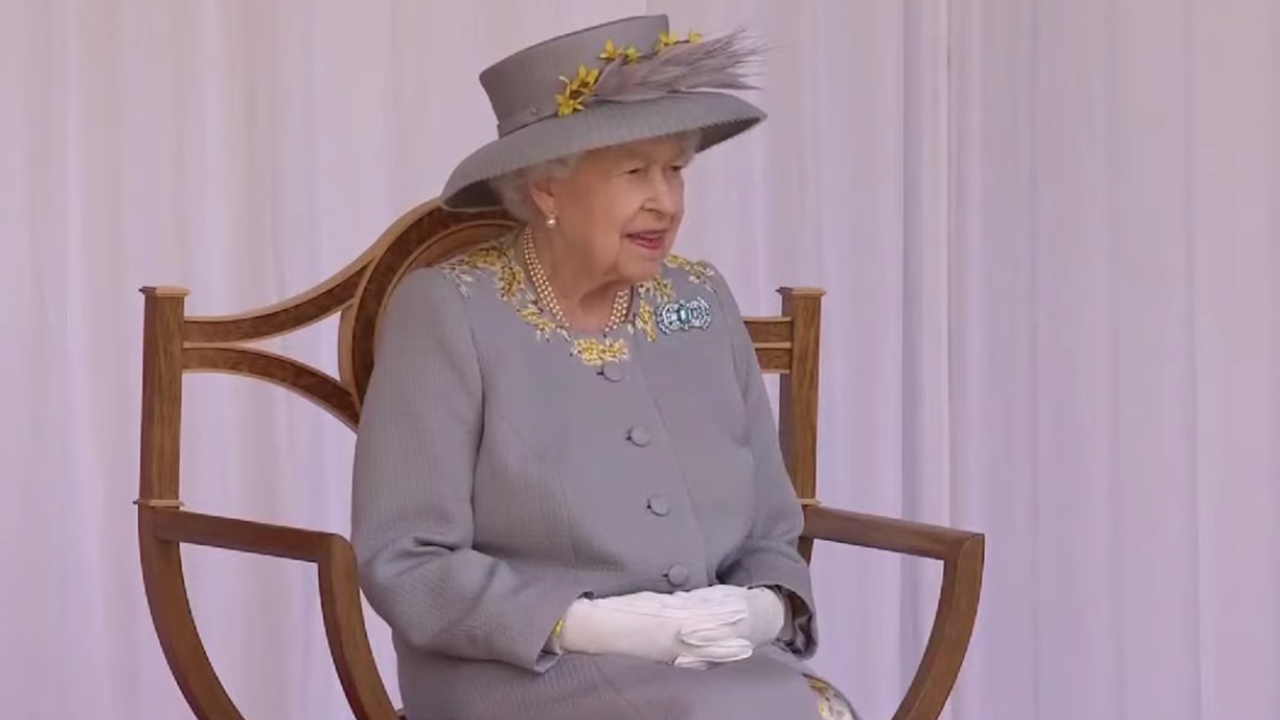 La reina Isabel II preside el desfile Trooping de Colour, el primero sin el Duque de Edimburgo