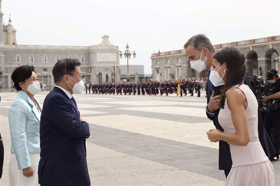 Los Reyes con el presidente de Corea y su esposa