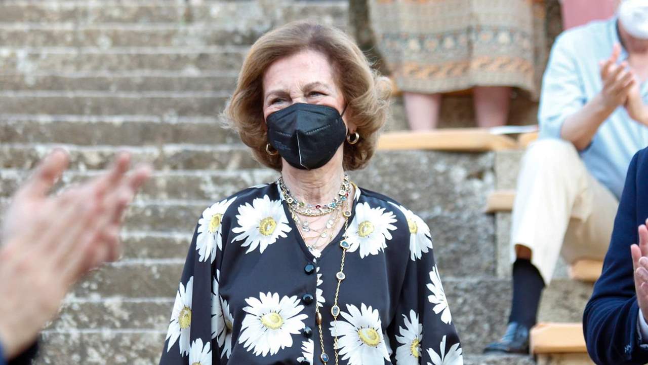 La reina Sofía finaliza su semana más intensa con un viaje a Mérida