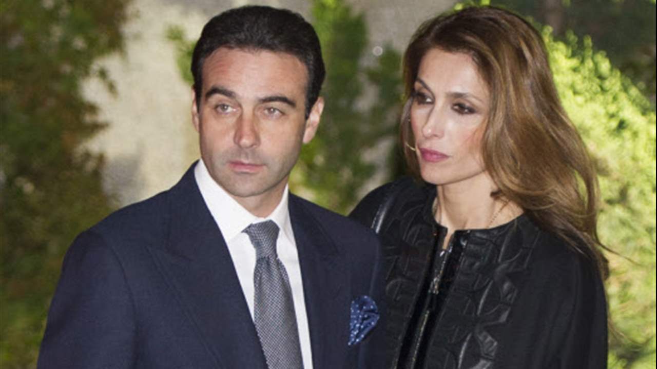 Enrique Ponce y Paloma Cuevas hacen oficial su divorcio tras un año de larga agonía