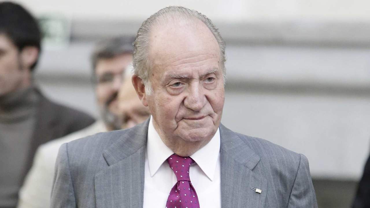 Nueva polémica para el rey Juan Carlos a punto de cumplirse un año de su exilio: Corinna Larsen le denuncia por acoso 